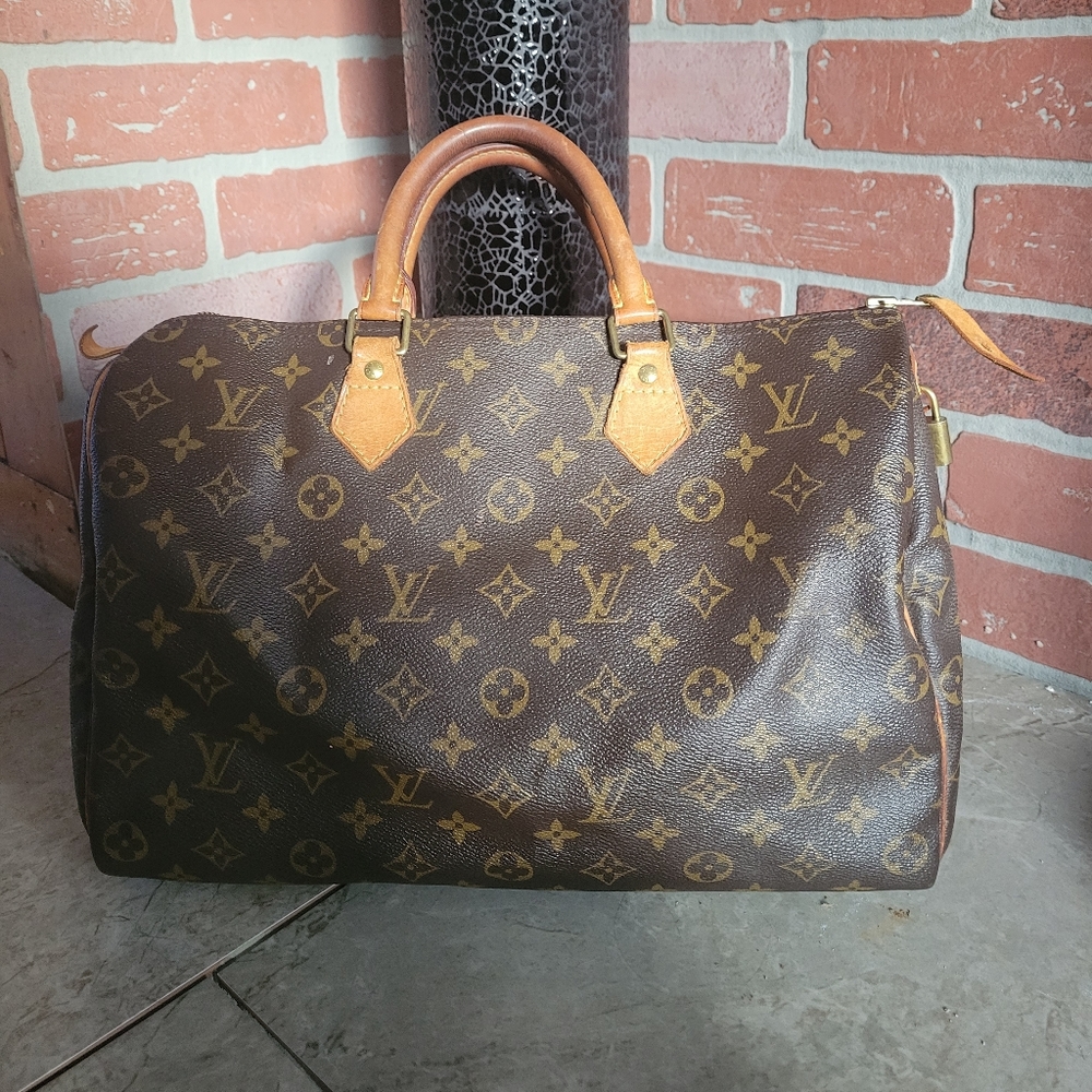 Louis Vuitton Speedy (Authentic)